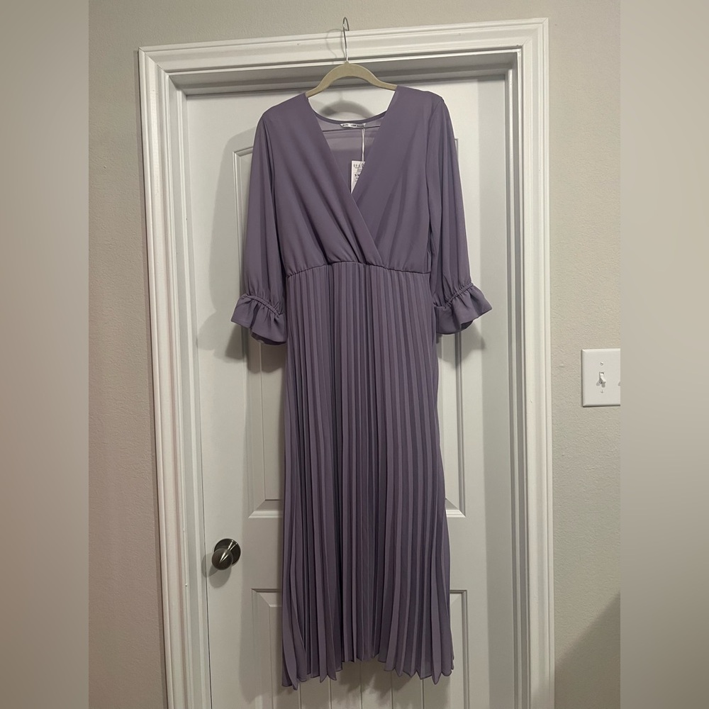 NWT Zuiki Italian Lilac Pleated Midi Dress | S/M | Elegant V-Neck Fit & Flare - Picture 2 of 8